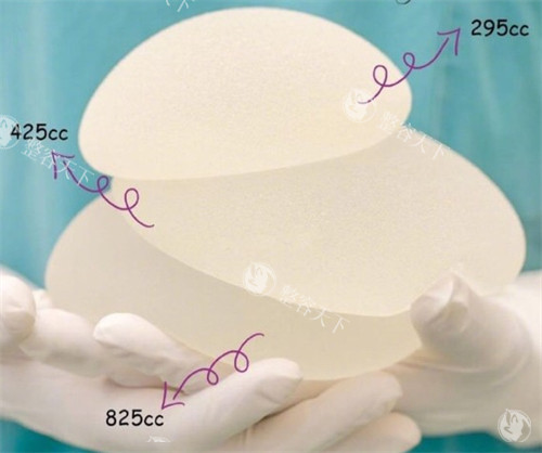 大小不同的隆胸假体