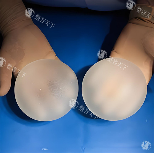 隆胸手术硅胶假体图 隆胸手术硅胶假体图