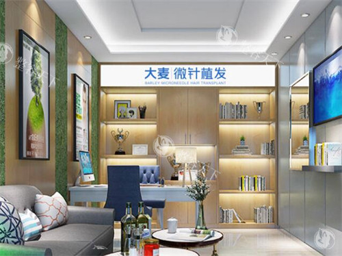 成都大麦植发医生介绍，官爵银/蒋任才/邹建红/王小平等植发医生很出色！