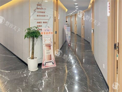 重庆军美章小平擅长什么？作为综合医生，在眼/鼻/胸/吸脂/面部填充/拉皮手术等都十分出色！