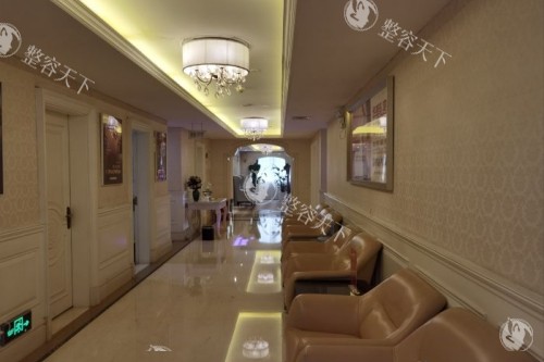 南宁华美整形价目表2025一览，隆胸15000元起/隆鼻10000元起/双眼皮8000元起/吸脂6000元起