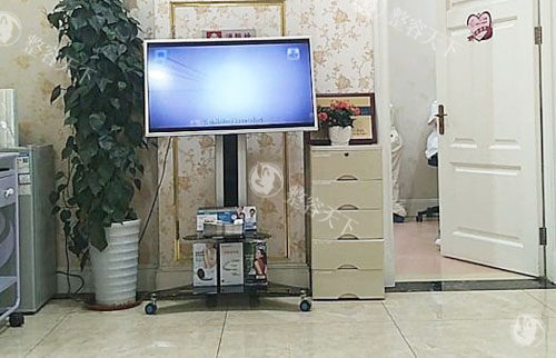 合肥维多利亚整形收费价格表分享，2025年做双眼皮3000+隆鼻4800+隆胸12800+都划算！