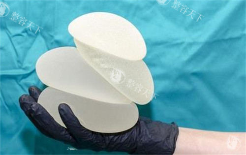 不同大小的隆胸假体 不同大小的隆胸假体
