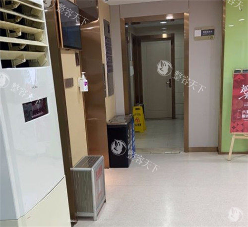 上海华美哪个医生做鼻子比较好？张鹏-李健-叶丽萍人气很高！不同的技术特色和审美分享