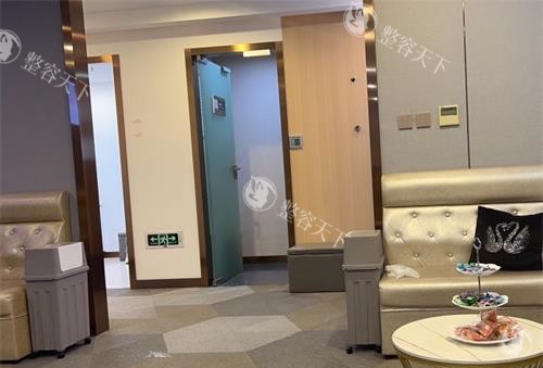 华美李健医生个人资料简介：个人介绍/擅长项目/技术特色/审美风格/面诊攻略打包分享