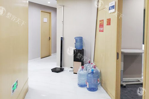 杭州星光丽格整形医院地址在哪里？具体地址是滨江区江晖路1757号，中兴大厦2楼！