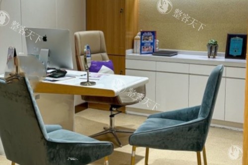 合肥华美整形医院收费标准价格表查看，双眼皮2800元起/隆鼻8000元起/隆胸16800元起！
