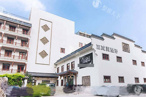 北京加减美黄寅守医生怎么样啊？做面部提升手术二十多年了，正规可靠！