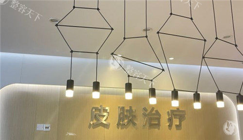 重庆华美整形隆胸技术如何？脂肪移植像真胸，医生老手改善快口碑稳