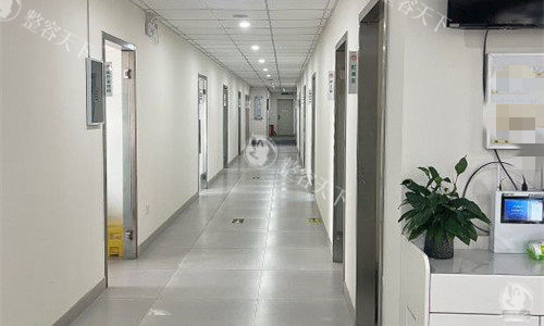 北京四季青橙门诊部医生简介！杨俊擅长面部年轻化、甄永环做眼鼻整形好、闫立新是综合医生！