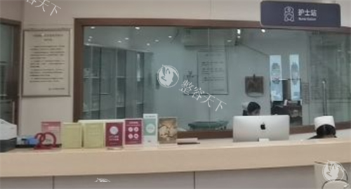 上海华美整形假体隆胸价格公布：国产假体1.2万起|曼托.万起|傲诺拉5.3万起，附费用与技术解析！
