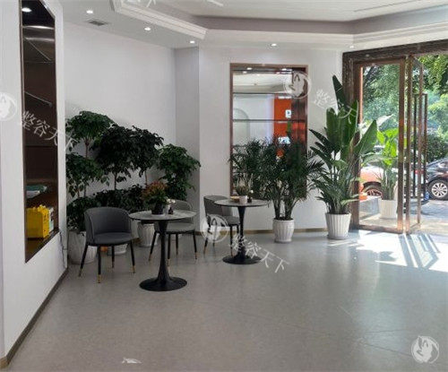 重庆美姿植发是否正规医院？连锁资质+网红术例实测，揭秘本土十年口碑植发机构真伪