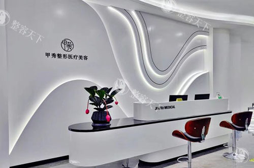贵阳甲秀医疗美容收费分享，2025年做双眼皮3980元起，隆鼻9800元起，丰胸16800元起都划算！