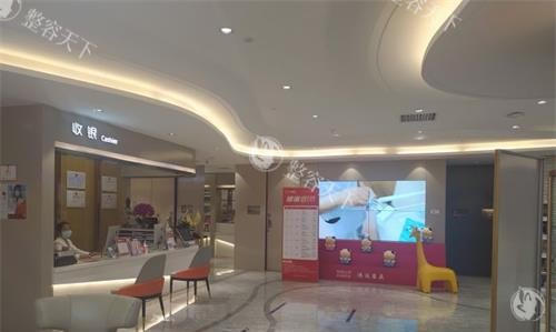 北京新星靓李伟民抽脂填充价格表曝光：腰腹环吸12600+妈妈臀40000+丰苹果肌20000+