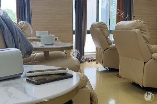 上海华美整形李健怎么样？拥有多年临床经验、擅长鼻部/胸部/假体下巴/自体脂肪移植/胸部缩小等~