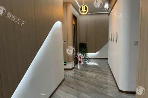 济南韩氏整形做胸怎么样？两位院长主刀，收费2w元起，乳房修复/乳房提升/巨乳缩小都擅长