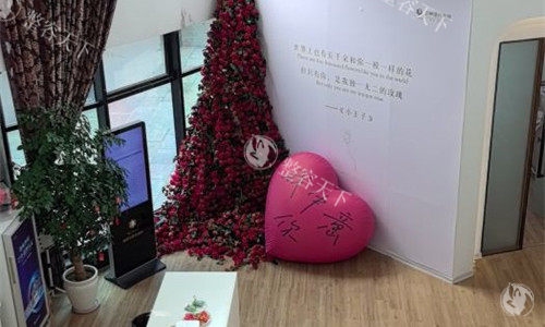 厦门海峡整形隆胸多少钱？国产假体20000元起、单次自体脂肪隆胸30000元起