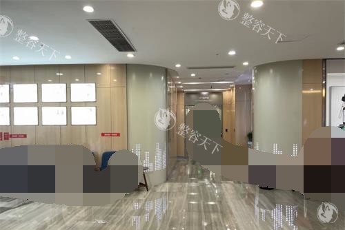 重庆美仑美奂整形医院价格表查询，双眼皮3400起/隆鼻9800起/乳房下垂矫正20000起！