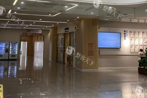 重庆肖林在重庆哪个医院?坐诊松山整形医院,院内手术资质齐全+层流正规手术室!