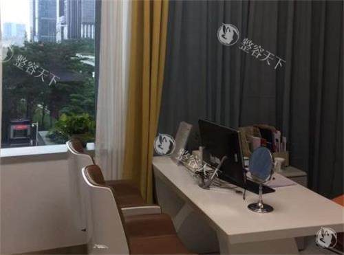 深圳健丽眼袋医院怎么样？6800元不开刀去眼袋真实体验，术后结果与价格全解析
