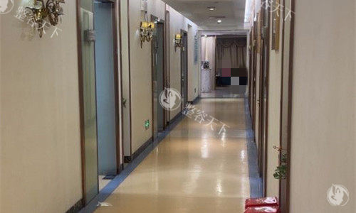 佛山曙光金子整形隆胸实力解析：30年专科沉淀+内窥镜技术闭环，破解传统隆胸僵硬与哺乳风险！