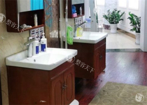 武汉五洲整形外科怎么样？做富贵包吸脂还不错，成效显著性价比高