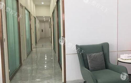 福州原生植发价格表查看，发际线种植8800起/综合植发2000单位7250起！