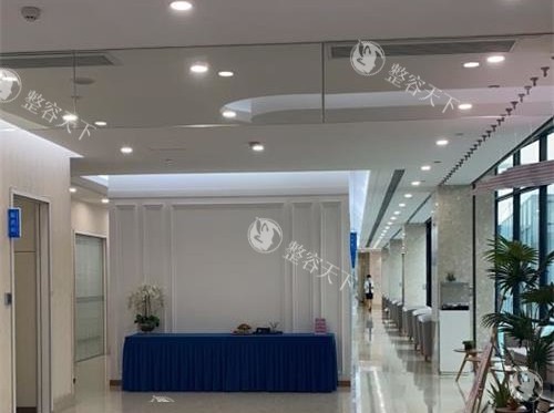 上海伯思立脂肪填充怎么样？医生团队宋建星均匀填充/刘李娜分层技术，上海脂肪填充性价比之选！