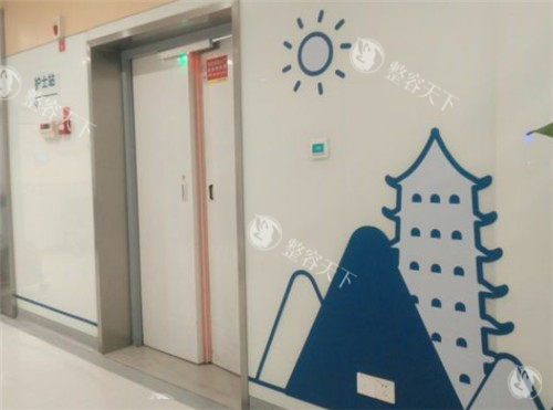 重庆松山医院鼻整形怎么样？个性化定制鼻型拒绝网红鼻，深入扒皮医生团队+技术优势+价格公开！