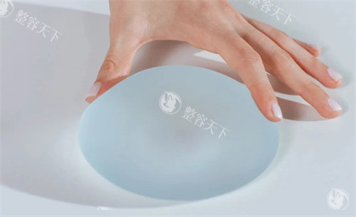 上海丰胸手术费大概要多少钱？假体隆胸2万元起、自体脂肪隆胸12000元起、注射隆胸15000元起