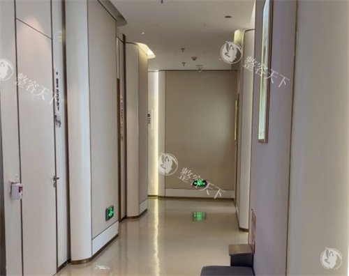 南京美莱整形祛眼袋技术如何？它能比较准的定位脂肪，术后肿胀轻，改善快