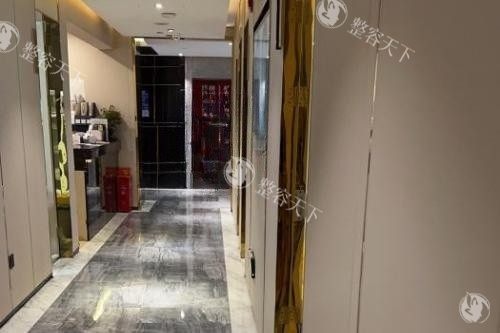 长沙亚韩整形价格表2025版：双眼皮4000+隆鼻12000+隆胸18000+脂肪吸脂5000+
