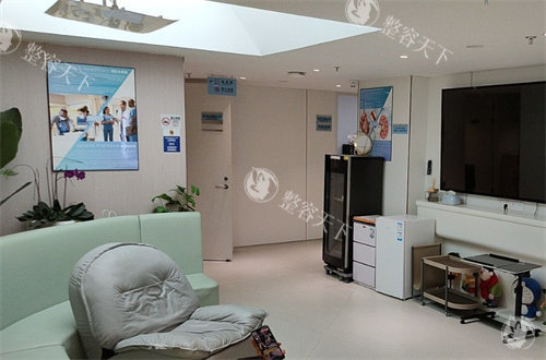 上海和德门诊部价格查询，疤痕针800元起/黄金微针2580元起/热玛吉5代12800元起/乔雅登雅致3000元起