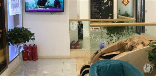 武汉倾美医疗不开刀去眼袋亲体验：无疤痕3天改善，适合年轻人！