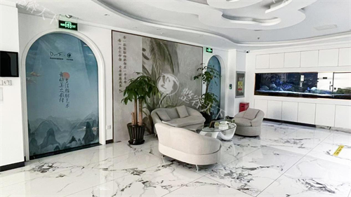 脂肪塑形选孙泽芳还是王自谦？必看3维度对比：创伤控制/线条雕琢/复原速度攻略指南~