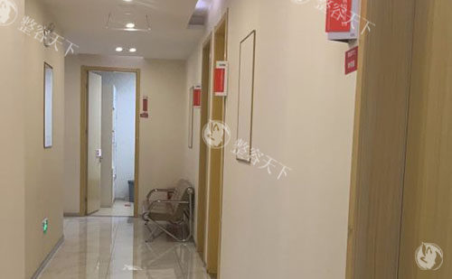 南京华韩奇致医疗美容收费分享，小眼综合4980+隆鼻5680+丰胸15800+点击了解！