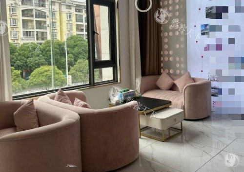想找广西百色华美做双眼皮又怕不好？看看他们的术例中双眼皮的宽度、弧度是否合你意，再参考满意度