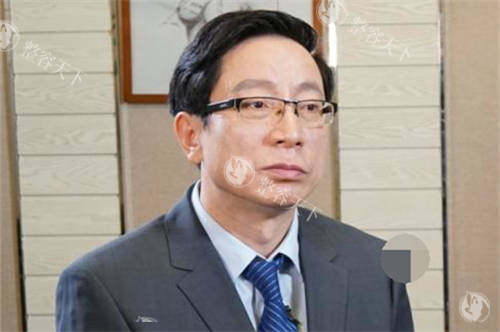 北京润美玉之光哪个医生做脂肪丰胸好？王明利对脂肪提纯有办法，黄聪做的胸型饱满不生硬，都值得考虑