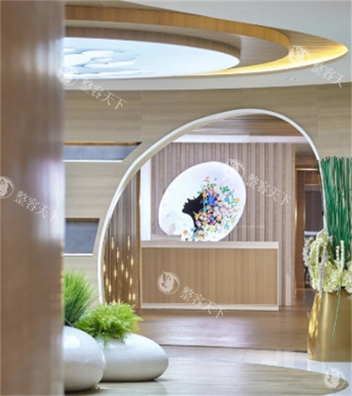 成都素美医疗美容 2025价格表来袭：眼综合9400元起、鼻翼缩小8000元起、面部吸脂7560元起
