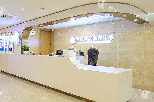 广州曙光医学美容医院 2025 价格表更新：切开双眼皮1862 元起、耳软骨隆鼻5606 元起、鼻综合17000元起