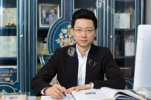 ​问北京黄大勇磨骨靠谱的看这！四级资质+反重力截骨，出血少复原快，轮廓三件套8万无黑料