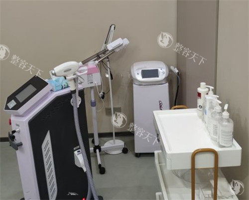 2025咸宁辰星医疗美容价格表查询：双眼皮2300元起|假体隆鼻6000元起|水光注射1500元起