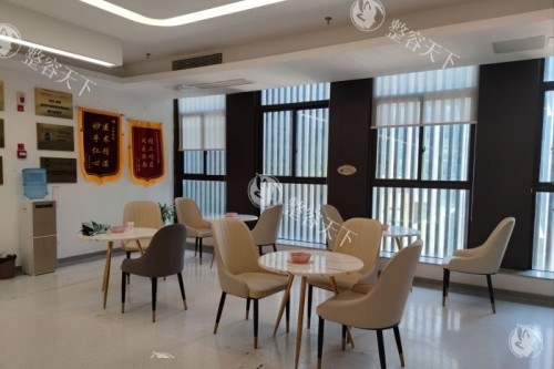 重庆松山整形价格2025公布：全切双眼皮8800元起、假体隆鼻12800元起、面部吸脂9800元起