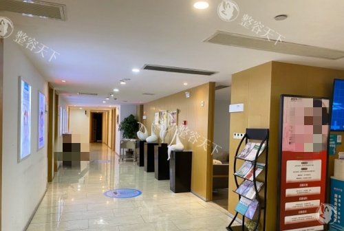 南宁爱思特整形医院价格表查询，双眼皮3000起/隆鼻8000起/隆胸20000起！