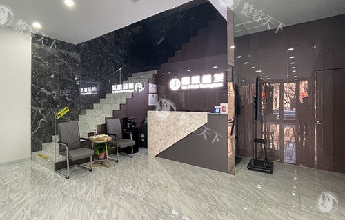 锦州福际植发真不错，做头顶加密/鬓角/胡须种植改善自然收费不贵！