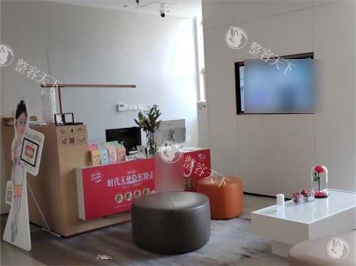 厦门欧菲医疗美容2025价格表一览：假体隆胸24000元起、拉皮13800元起、水动力腰腹吸脂30000元起
