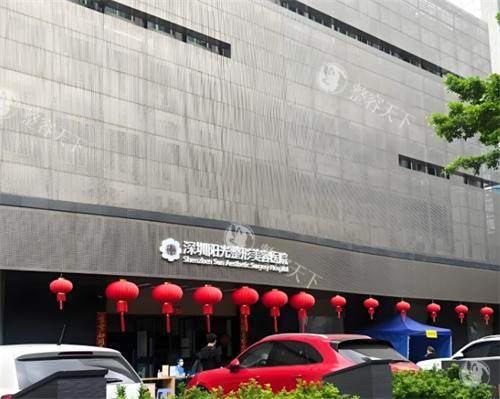 深圳注射丰唇医美推荐哪家医院好？从千元玻尿酸到脂肪移植，10家人气医美机构丰唇实力PK速览！