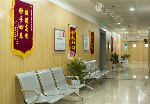 南京妇儿堂医院等候区照片