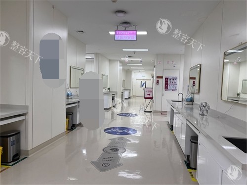 西安<span class='highlight'><span class='highlight'>国际</span></span>医学<span class='highlight'><span class='highlight'>中心医院</span></span>整形医院走廊