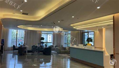 拉萨爱思特整形2025价格表来袭：假体隆鼻4900 元起、大腿吸脂11070 元起、超皮秒祛斑3000 元起